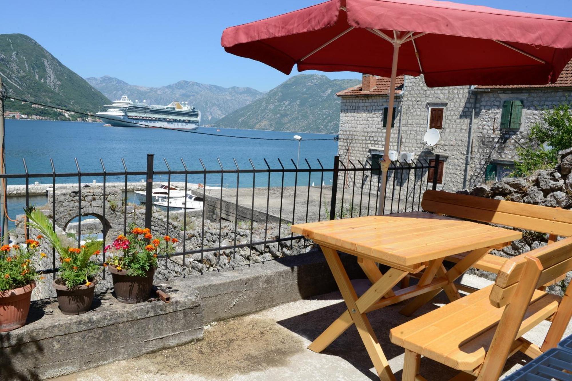 Apartments Ivanovic Kotor Luaran gambar